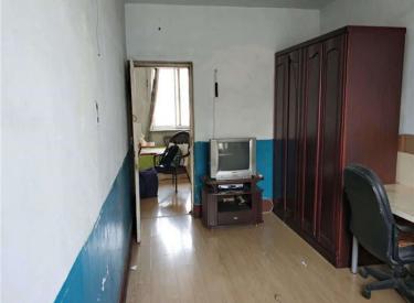 百货小区 拎包入住家具家电齐全 屋里干净 临近地铁口