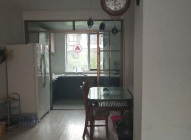 太湖国际,紧挨地铁,出行方便,婚装首租南北两室户型,看房方便