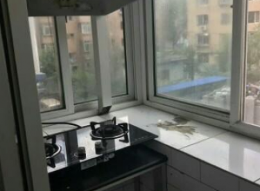 青年公园地铁口附近 两室一厅家电全