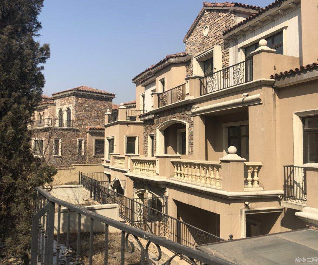 急售 棋盘山联排别墅 亿达玖墅 封闭式高档林景园区 避暑小墅_沈阳