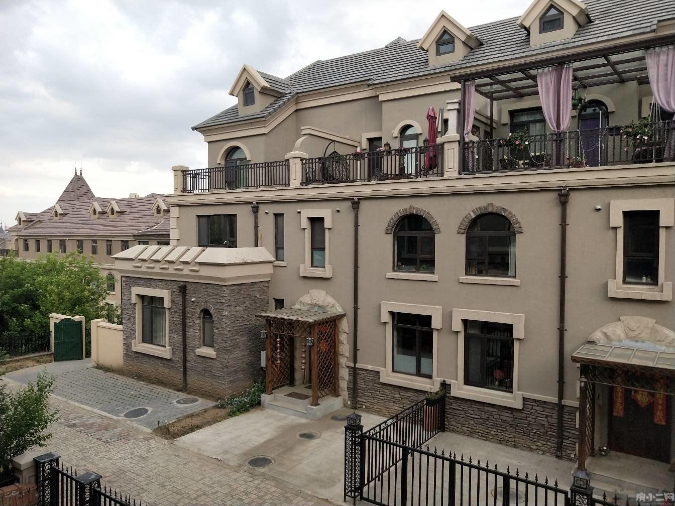 国王湖联排别墅300平花园80平