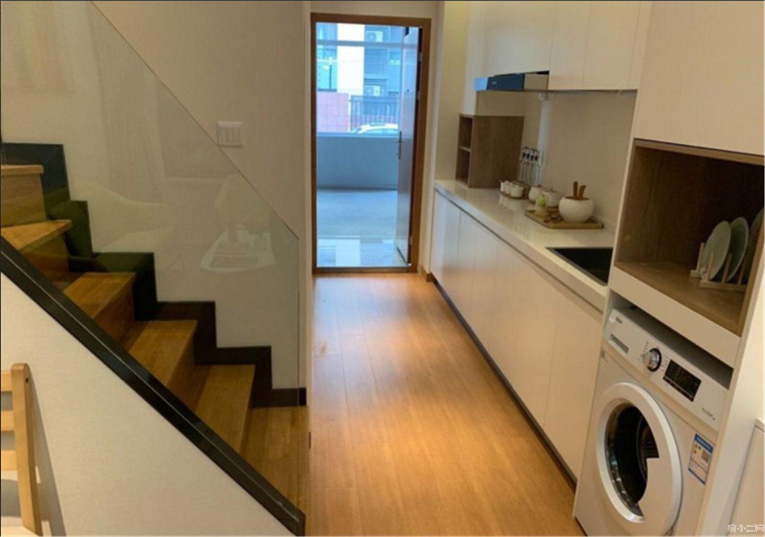 国瑞城新房 不限购网红loft复式!共两层!实得面积100多