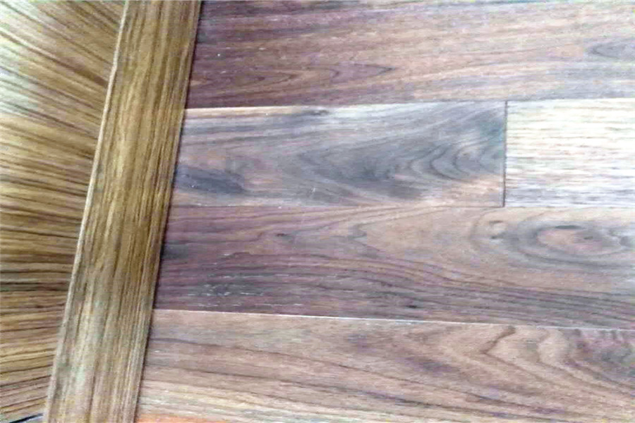 卧室实木复合地板（以实际交付为准）
