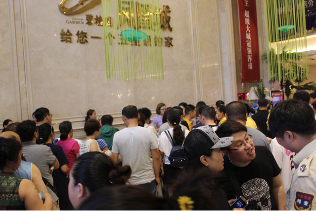 碧桂园凤凰城开盘30分钟卖9成!