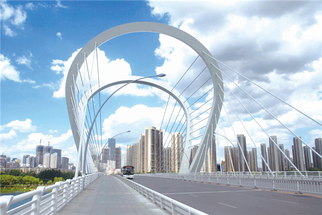 桥梁     新建三座跨河桥梁,核心区域一公里一座桥