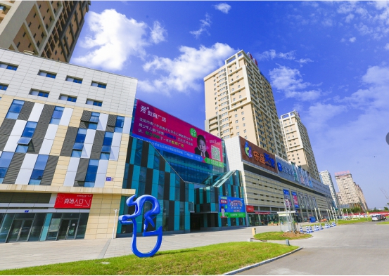 片区一房难求,现如今买房最注重的就是地段和价格,沈阳奥园占据自贸区